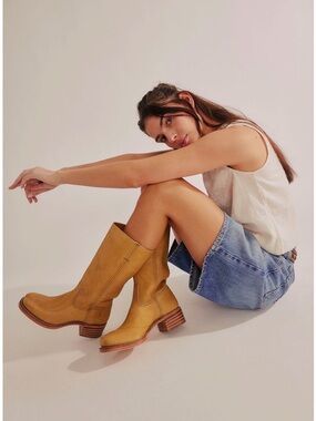 Frye Campus 14L banana color 7.5